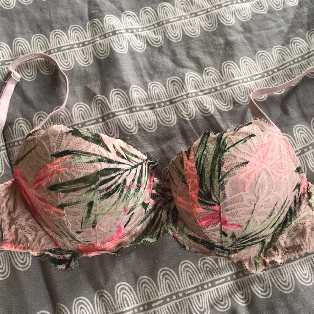 NWOT VS date push-up bra